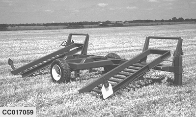 OMCC51247: 946 and 956 Center Pivot Rotary Mower-Conditioners , Block ...