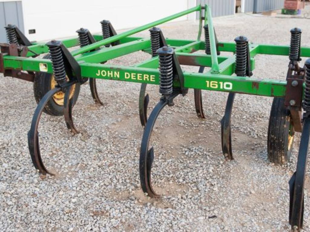 John Deere 12' mounted chisel plow