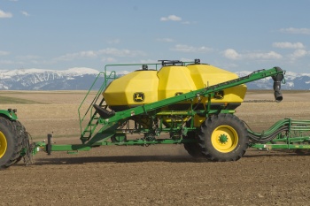 AgriMarketing.com - John Deere Adds Two Larger Models to Its 1910 ...