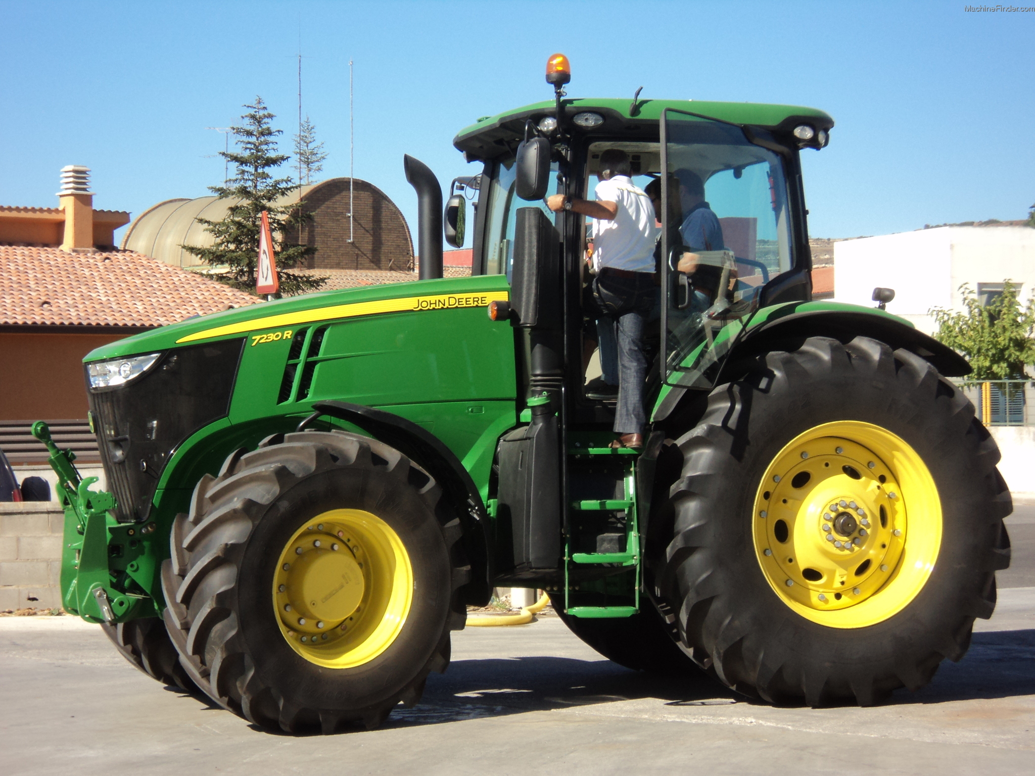 Стой трактор. Трактор John Deere (Джон Дир) 8420. Трактор John Deere 2840. John Deere 7210. John Deere 2165g.