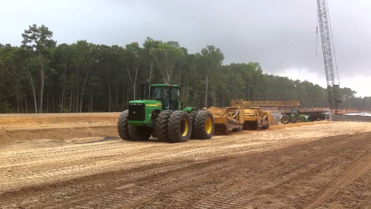 John Deere 9520 scraper tractors - YouTube
