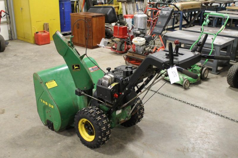 JOHN DEERE TRS 32 SNOWBLOWER, 2 STAGE, 32,