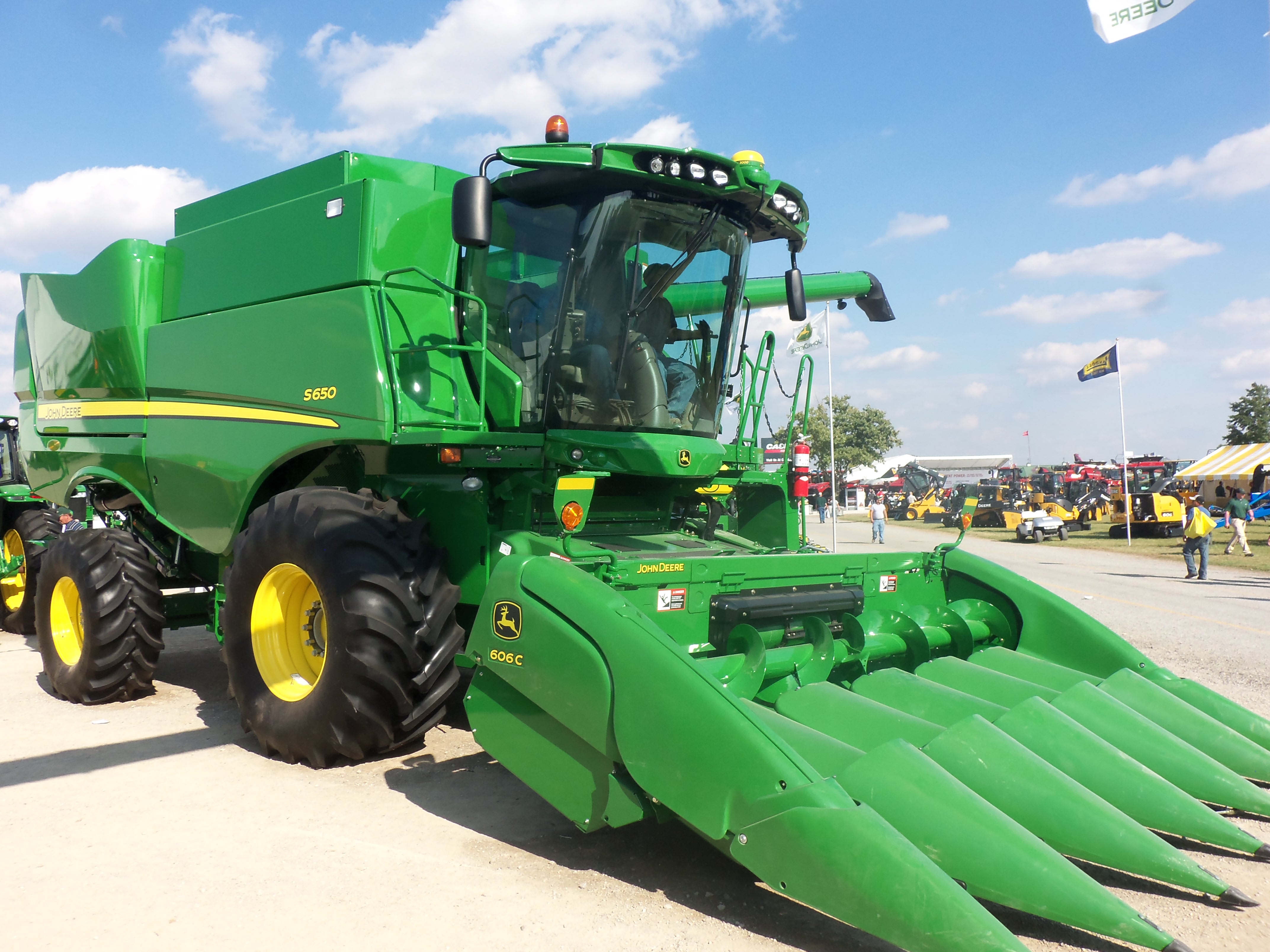 John Deere S650 combine | John Deere equipment | Pinterest