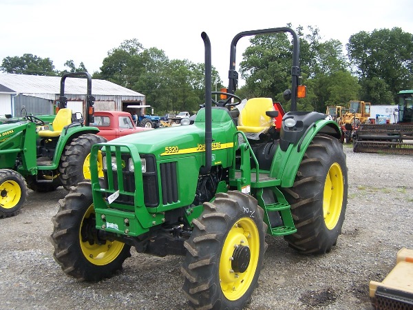 21: John Deere 5320 Tractor w/ Loader Kit : Lot 21