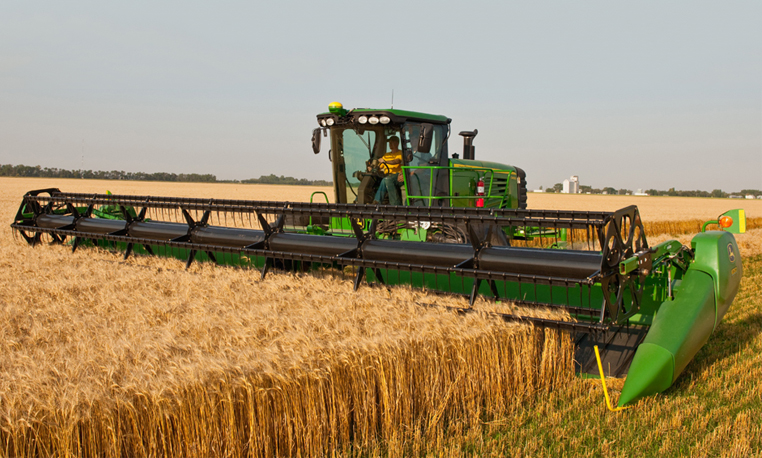 John Deere Self-Propelled Windrower with 600D Draper Platform ...