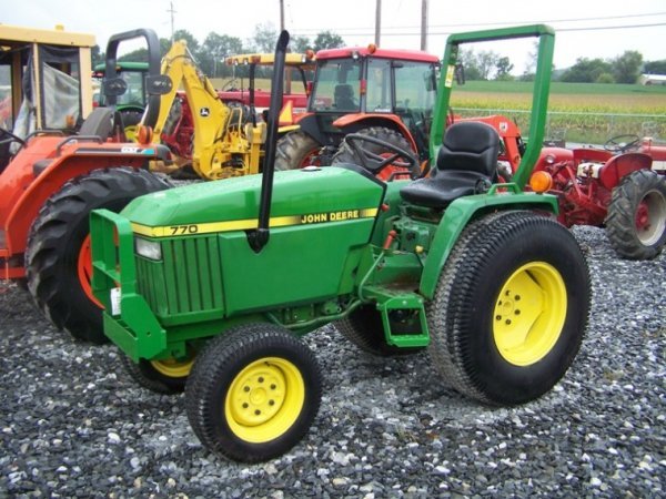 160: John Deere 770 4x4 Compact Tractor : Lot 160
