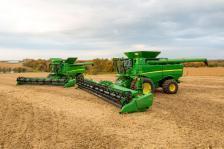 Reviewing the 2016 Updates to Deere’s Grain Harvesting Equipment