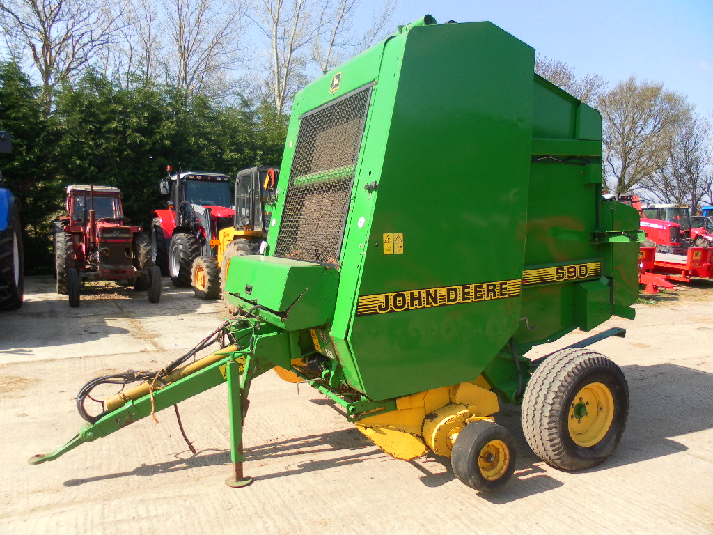 Used Tractors, Machinery and Plant: JOHN DEERE 590 ROUND BALER