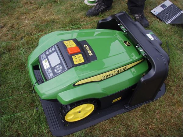 ... Year: 2013 | Used John Deere TANGO E5 ROBOT lawn mowers - Mascus USA