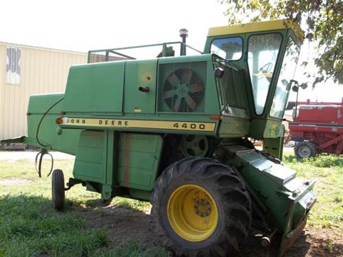 Salvaged John Deere 4400 combine for used parts | EQ-19088 ...
