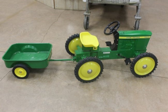 Ertl John Deere 7020 articulated pedal tractor and : Lot 219