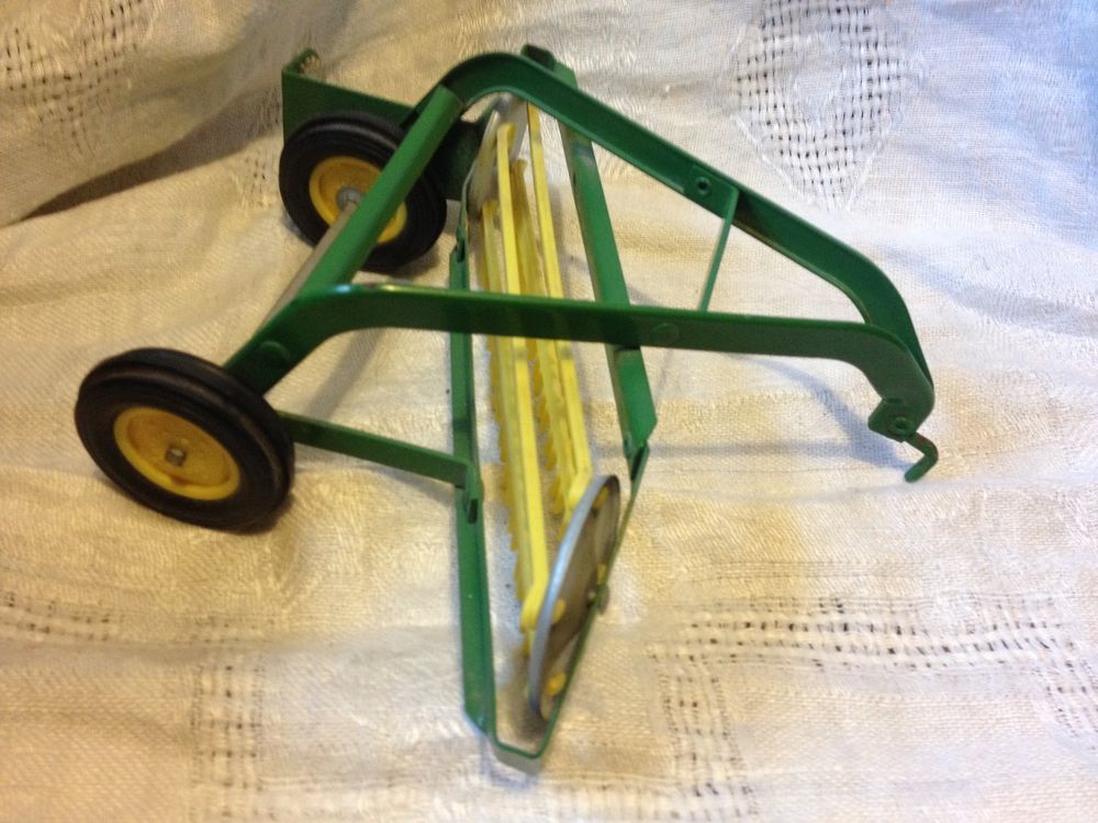 ERTL 1/16 TRACTOR JOHN DEERE HAY RAKE FARM TOY IMPLEMENT ...