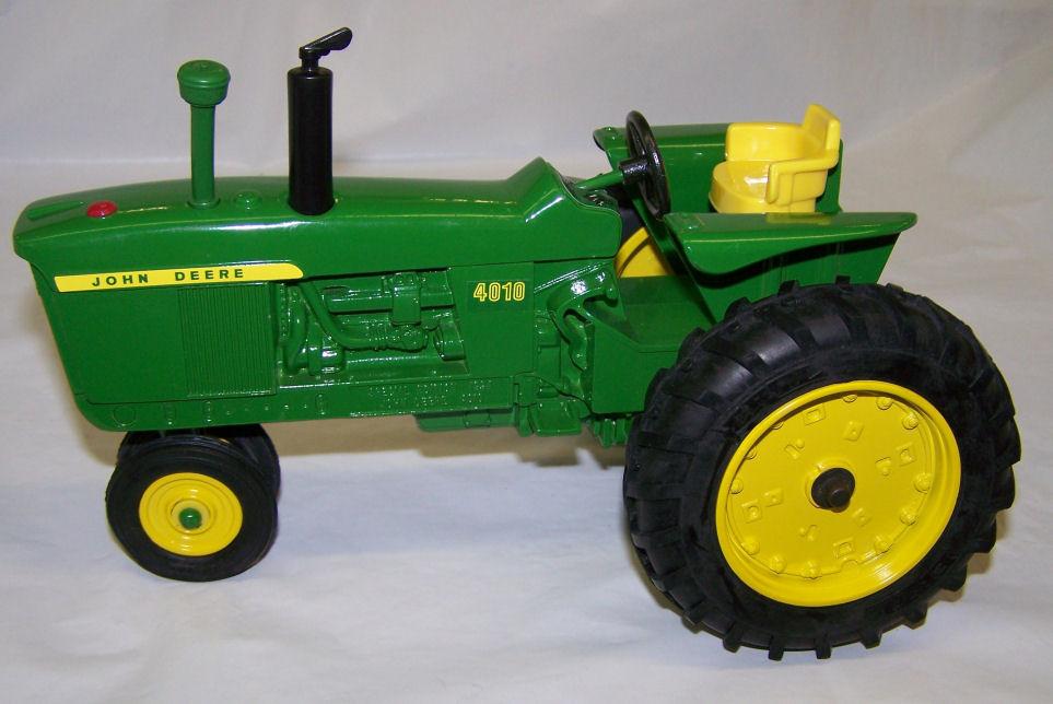 #5716 1/16 John Deere 4010 Tractor | Action Toys