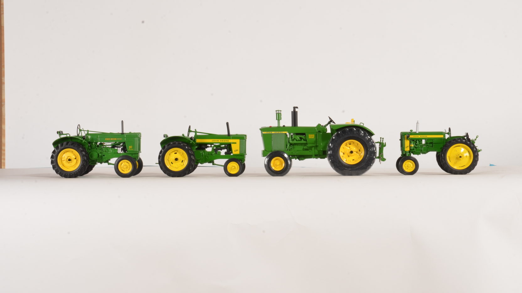 John Deere Toy Tractors Lot Of 4 | T374 | Davenport 2016