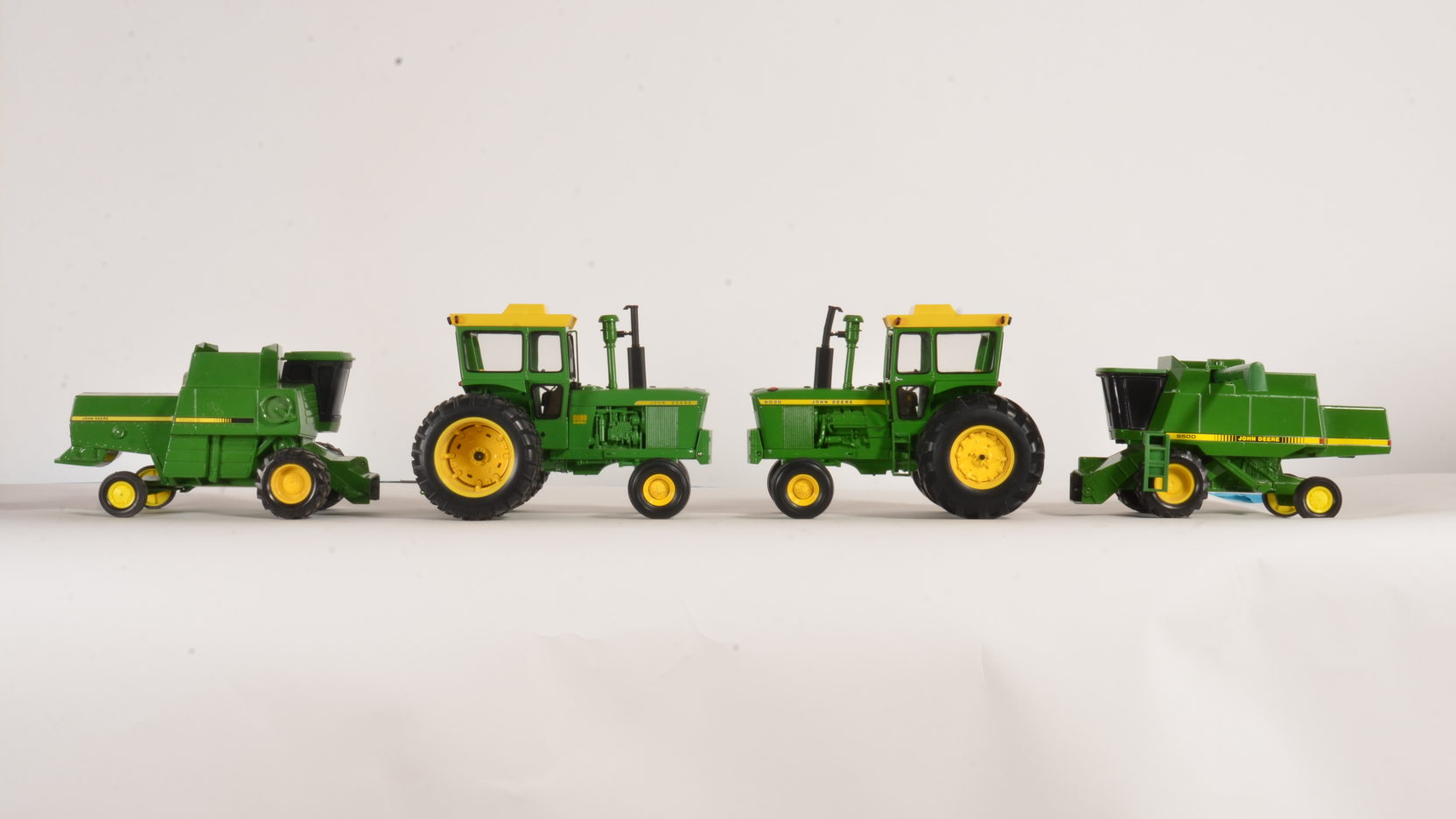 John Deere Toy Tractors Lot Of 4 | Lot T373 | Davenport ...