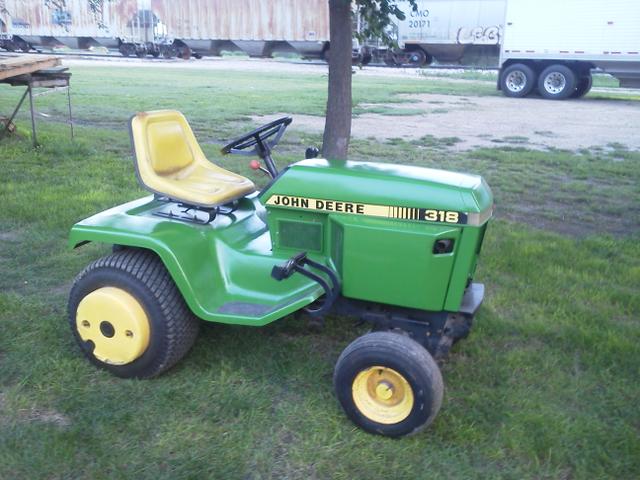 John Deere 318 w/ dozer blade - DiscoverStuff