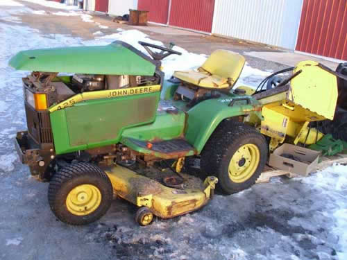 Salvaged John Deere 425 tractor for used parts | EQ-21867 ...