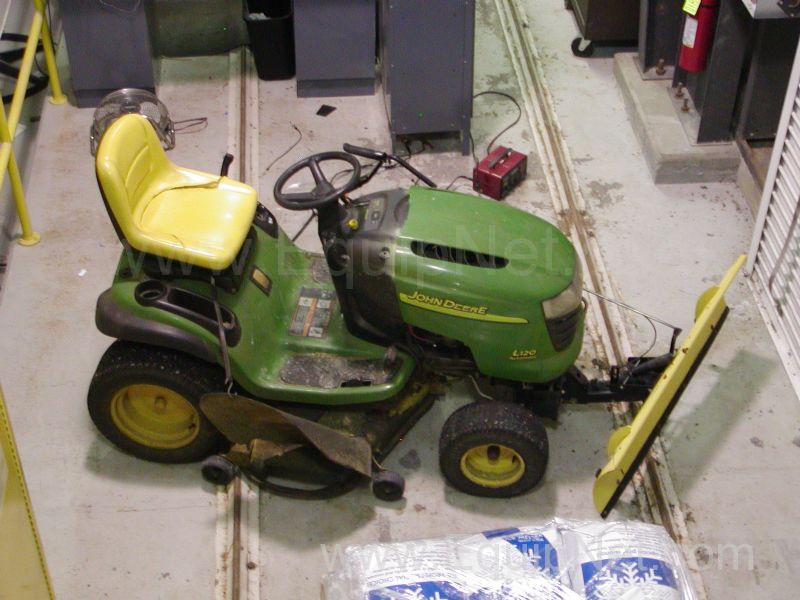 John Deere 48in L120 Lawn Tractor with Snow Blade Listing ...