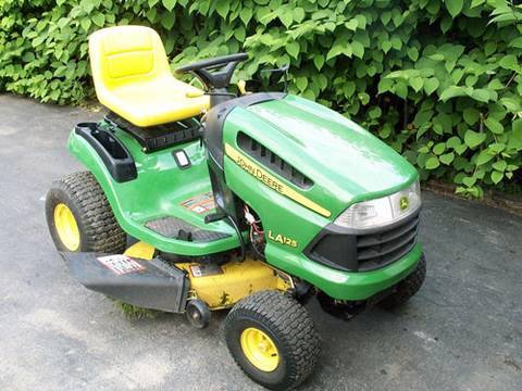 John Deere LA125 Lawn Tractor Start Up - YouTube