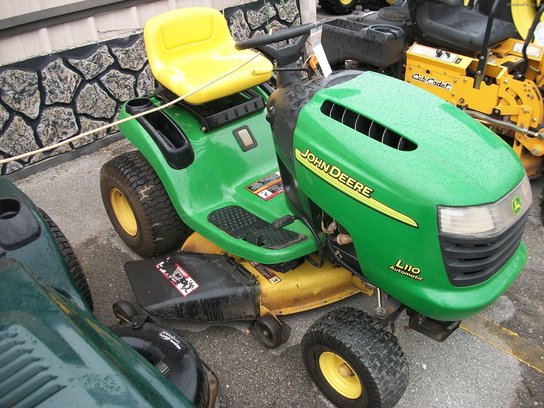 2005 John Deere L110 Lawn & Garden and Commercial Mowing ...