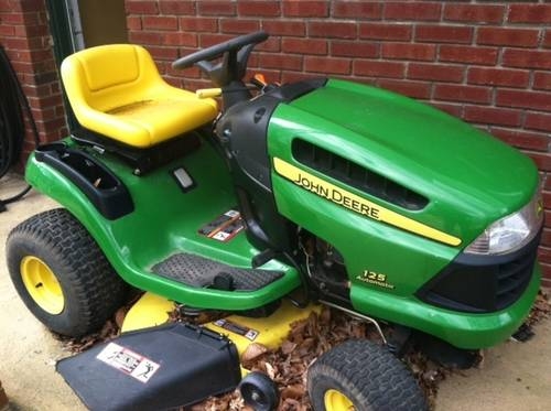 John Deere Riding Lawn Mower Series 100 for Sale in Warren ...