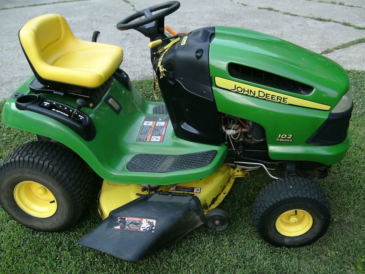 John Deere 102 Riding Lawn Tractor Great Shape Private Use ...