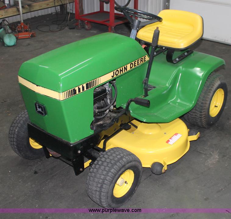 John Deere 111 lawn mower | no-reserve auction on ...