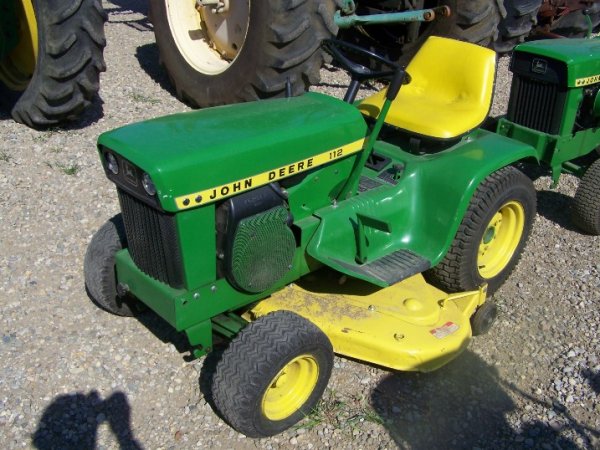 7833: John Deere 112 Lawn & Garden Tractor with Mower ...