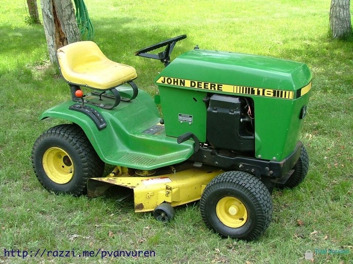 John Deere 116 lawn tractor with mower deck | Garden ...
