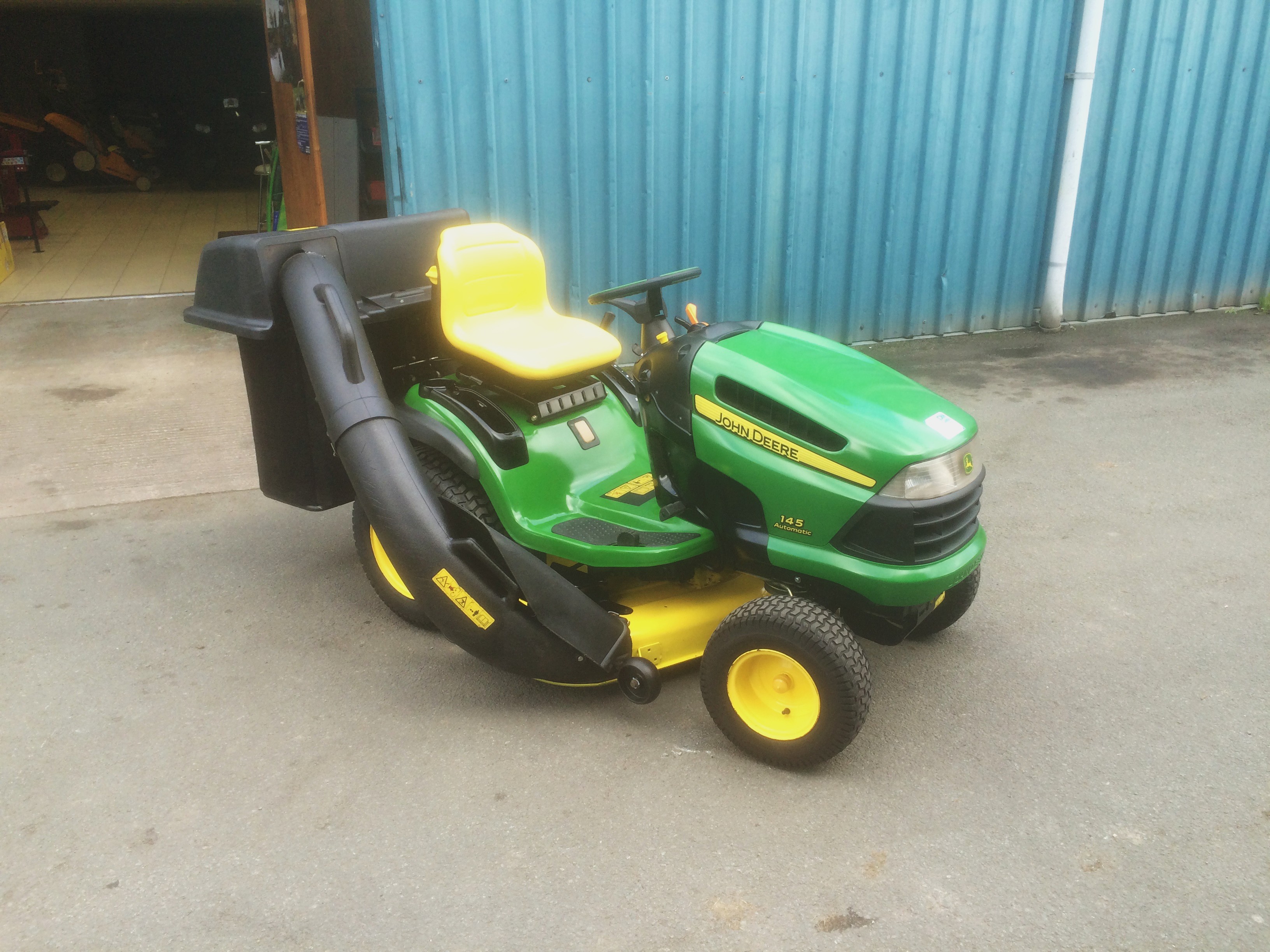 John deere 145 Automatic Lawn Tractor