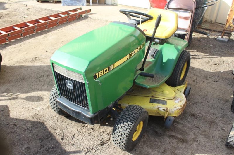 JOHN DEERE 180 RIDING LAWN MOWER