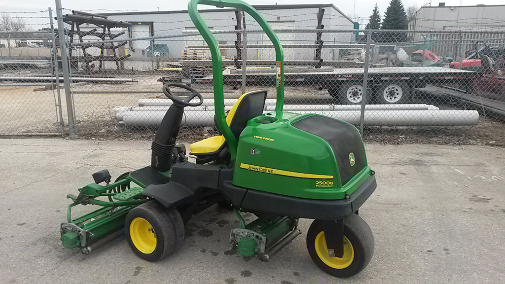 2012 John Deere 2500 B Triplex Greens Mower