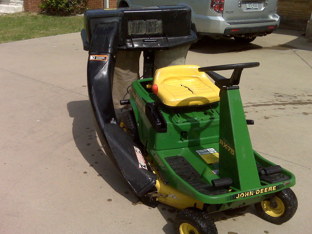 John Deere RX 75 riding lawn mower 9 hp 30 inch cu