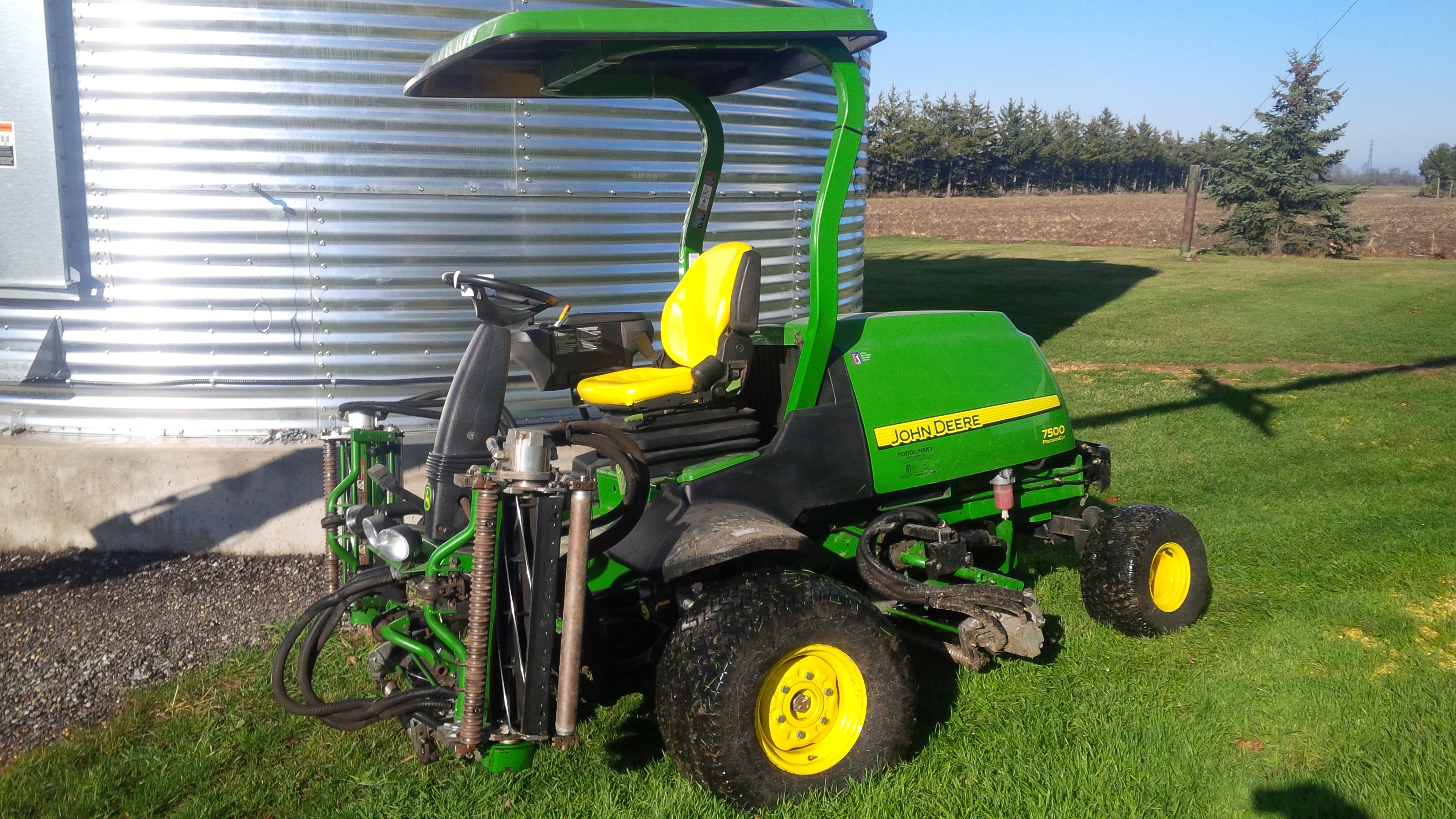 Podolinsky Equipment Ltd | John Deere 7500 Fairway Mower 4WD