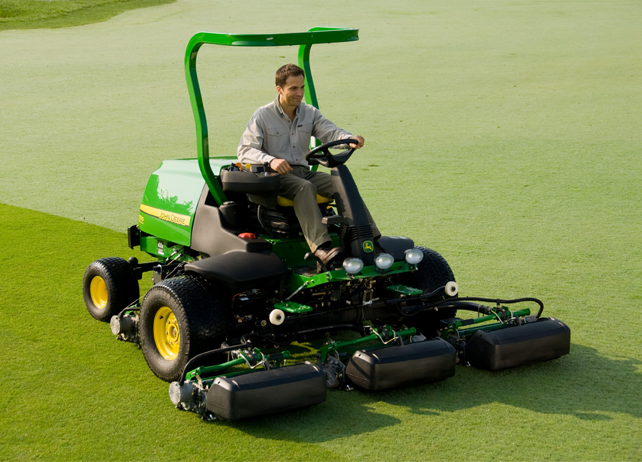 John Deere 7500 E-Cut™ Hybrid Fairway Mowers