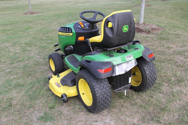 John Deere D170 Lawn Tractor - Review - Tools In Action ...