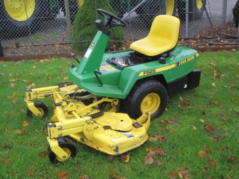 John Deere F525 Riding lawn mower - technikboerse.com