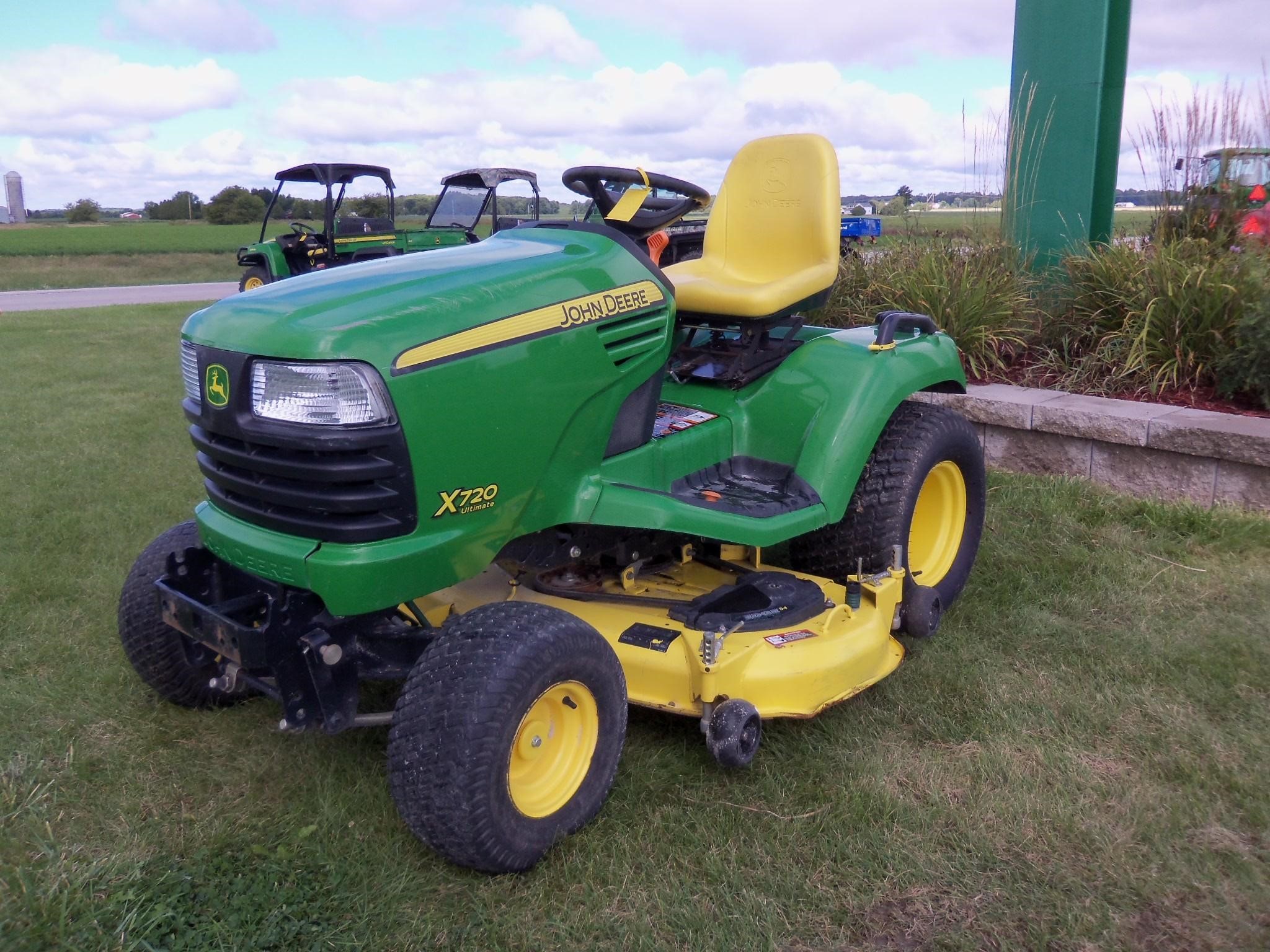 Wisconsin Ag Connection - JOHN DEERE X720 Riding Lawn ...