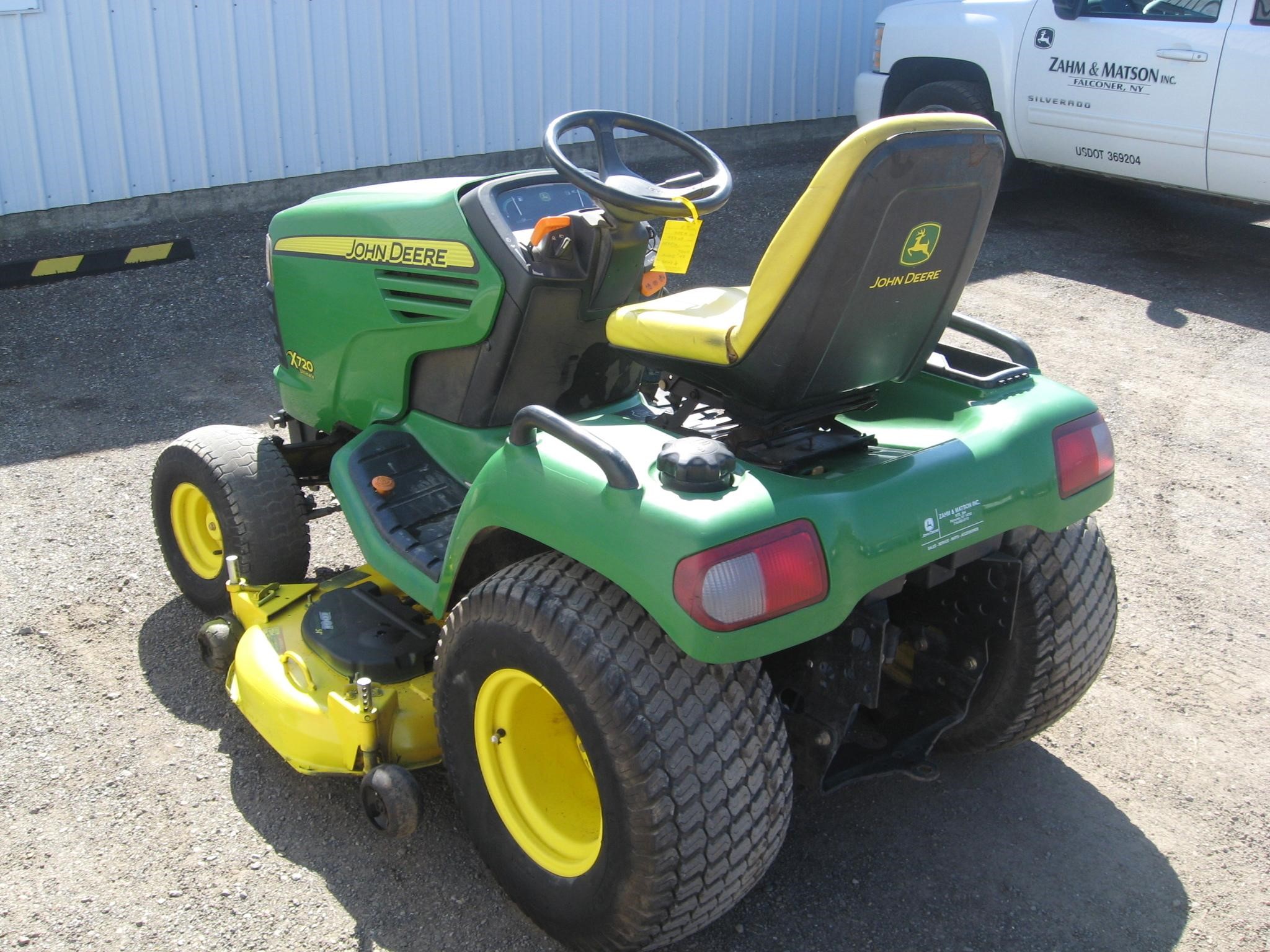 Wisconsin Ag Connection - JOHN DEERE X720 Riding Lawn ...
