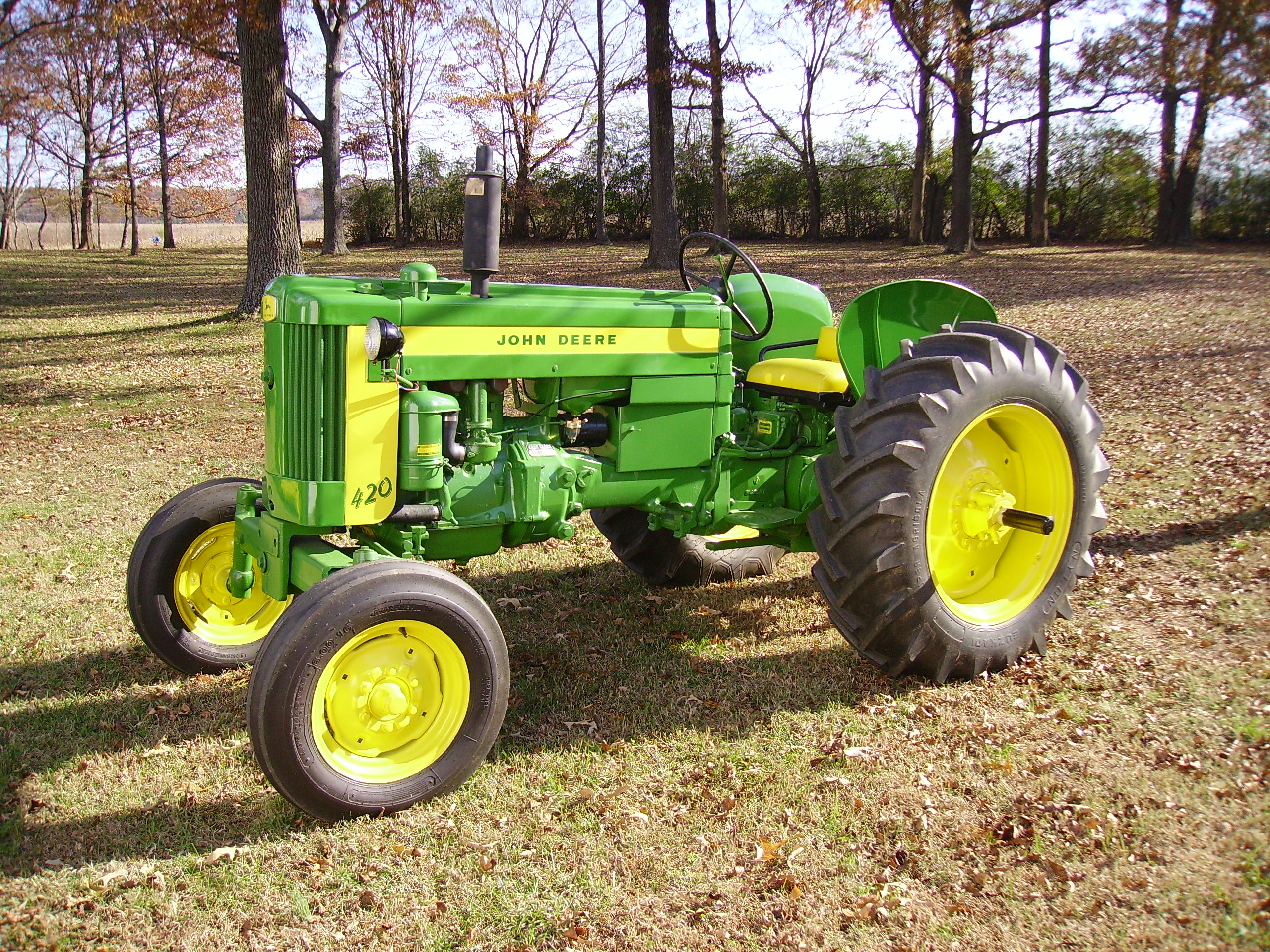 The Model 40 - The John Deere Model 420 Tractors and Crawlers