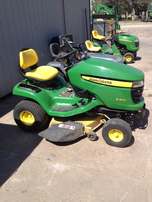 2006 John Deere X300 Lawn & Garden and Commercial Mowing ...