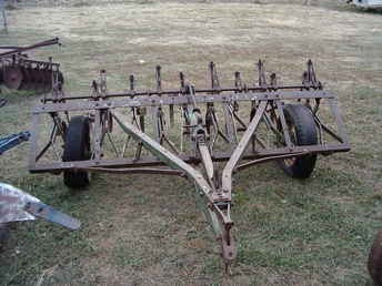 Used Farm Tractors for Sale: John Deere Field Cultivator ...