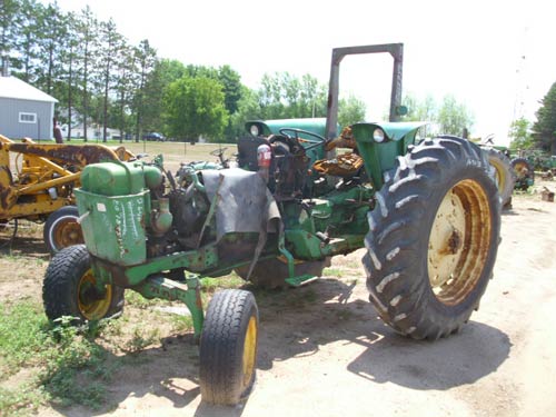 Salvaged John Deere 2640 tractor for used parts | EQ-18751 ...