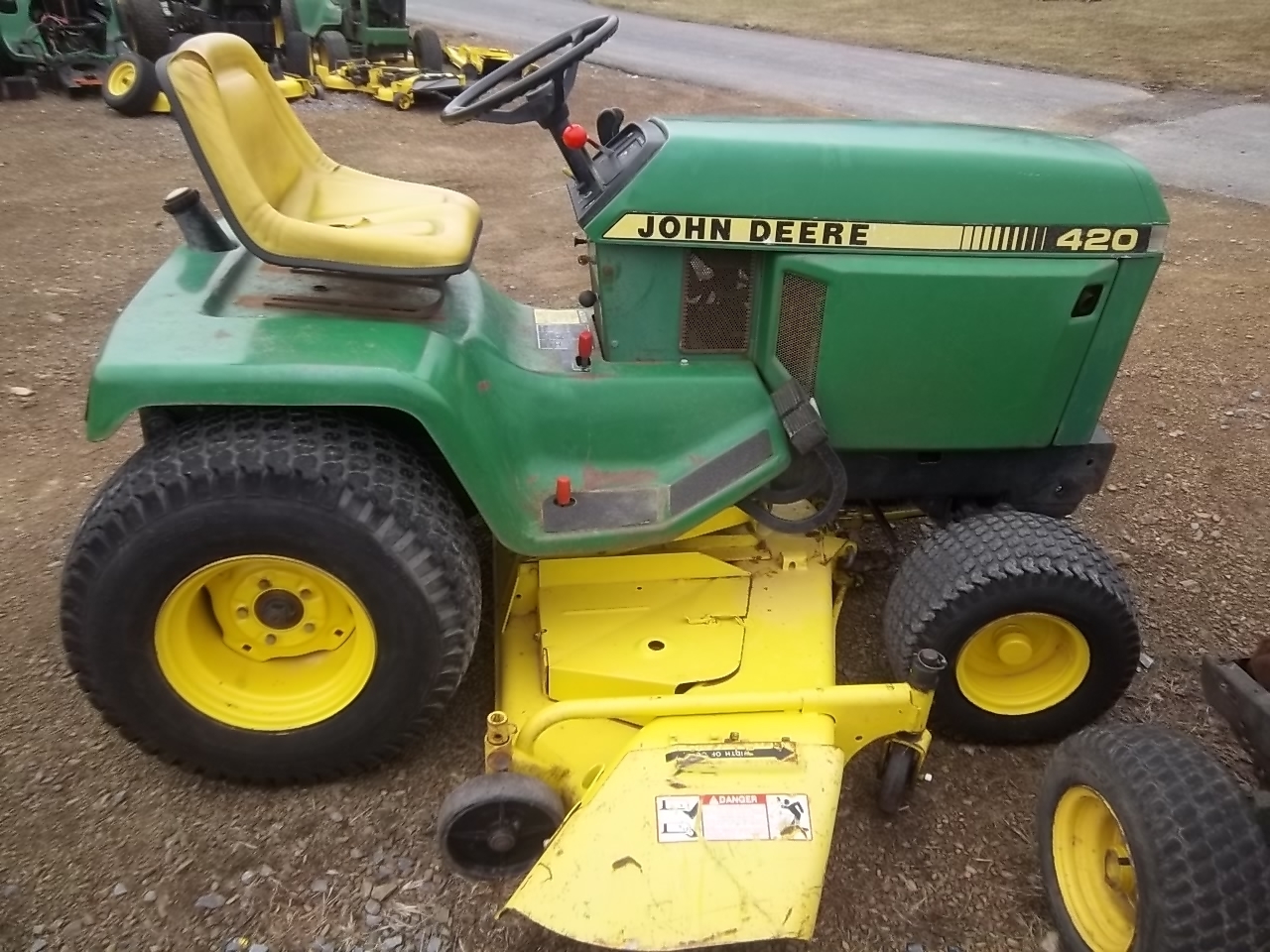 John Deere 420 Lawn & Garden Tractor w/60″ Mower Deck