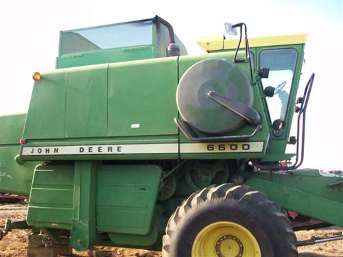 Salvaged John Deere 6600 combine for used parts | EQ-17996 ...