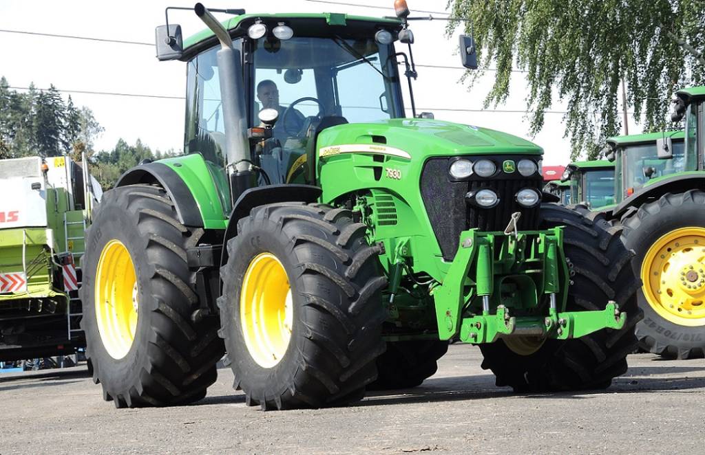 John Deere 7930: Price Review Engine Specs PTO Parts Hydraulic