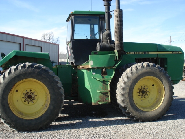 John Deere 8760 salvage tractor at Bootheel Tractor Parts