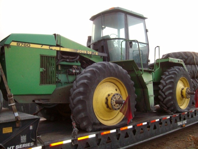 John Deere 8760 salvage tractor at Bootheel Tractor Parts