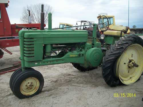 Salvaged John Deere B tractor for used parts - EQ-21877