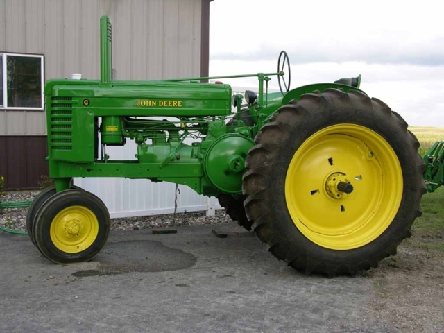 LARGE JOHN DEERE COMPLETLEY RESTORED COLLECTOR TRACTOR ...